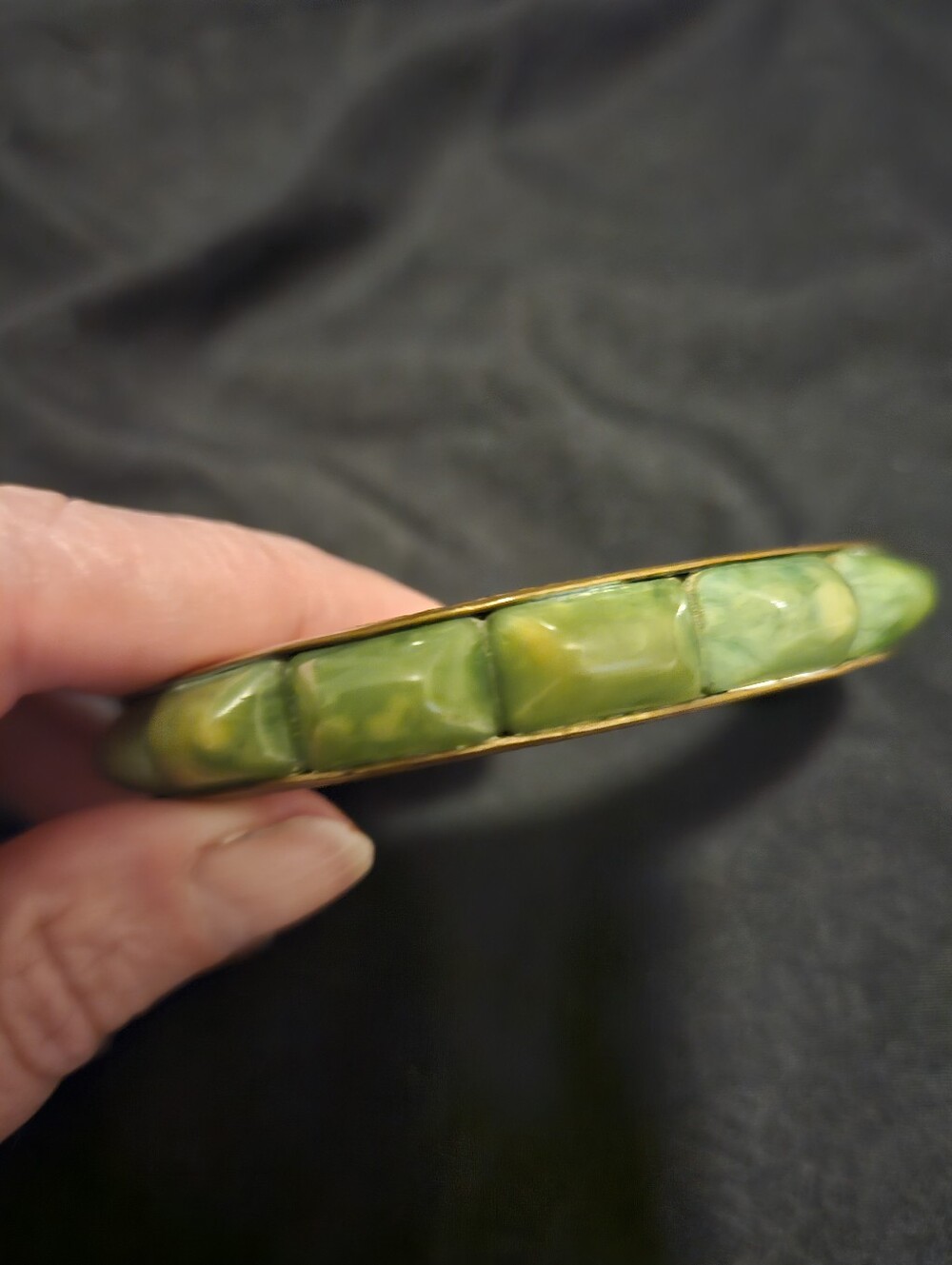 Vintage 1930s Art Deco Bakelite Brass Bangle Creamed Spinach Marbled Segmented - Picture 6 of 13